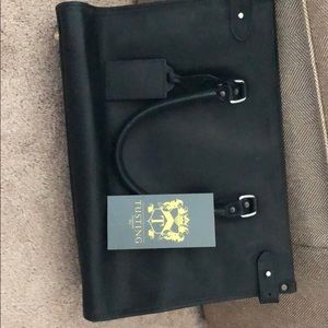 Black Levenger Tusting bag. (Like new)